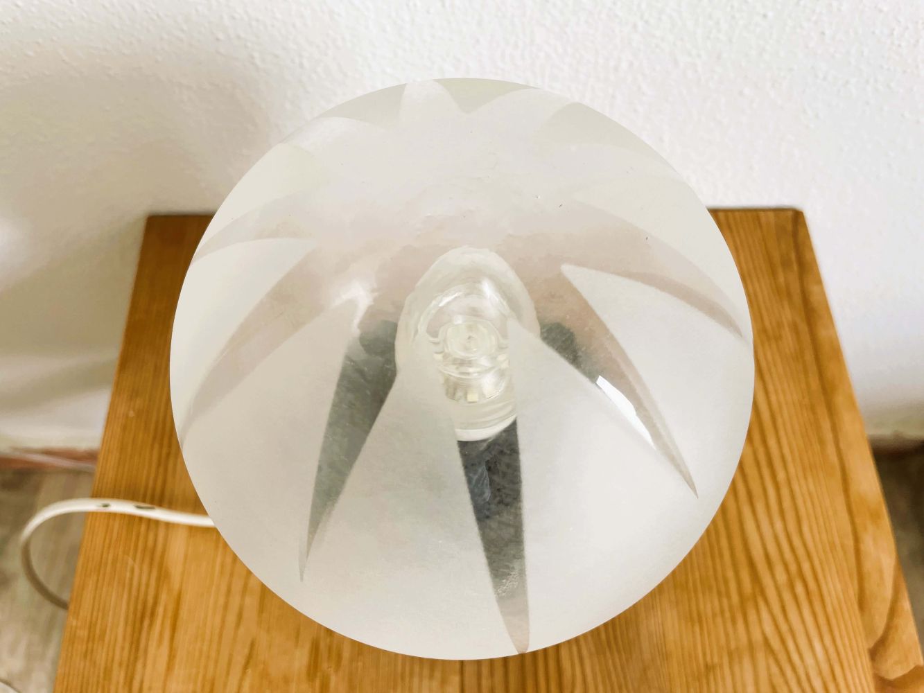 Black wooden bedside table lamp