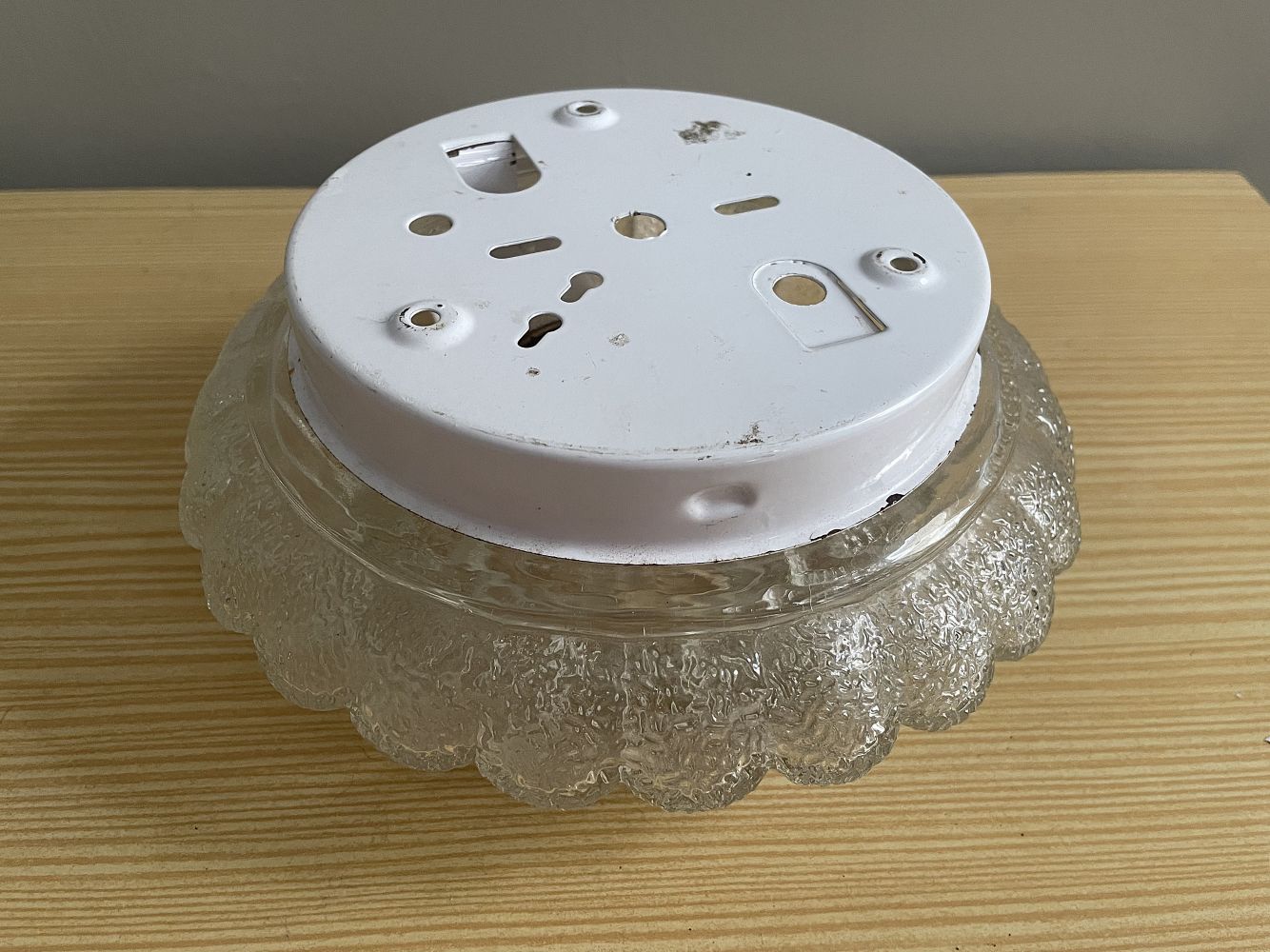 Round flush mount light