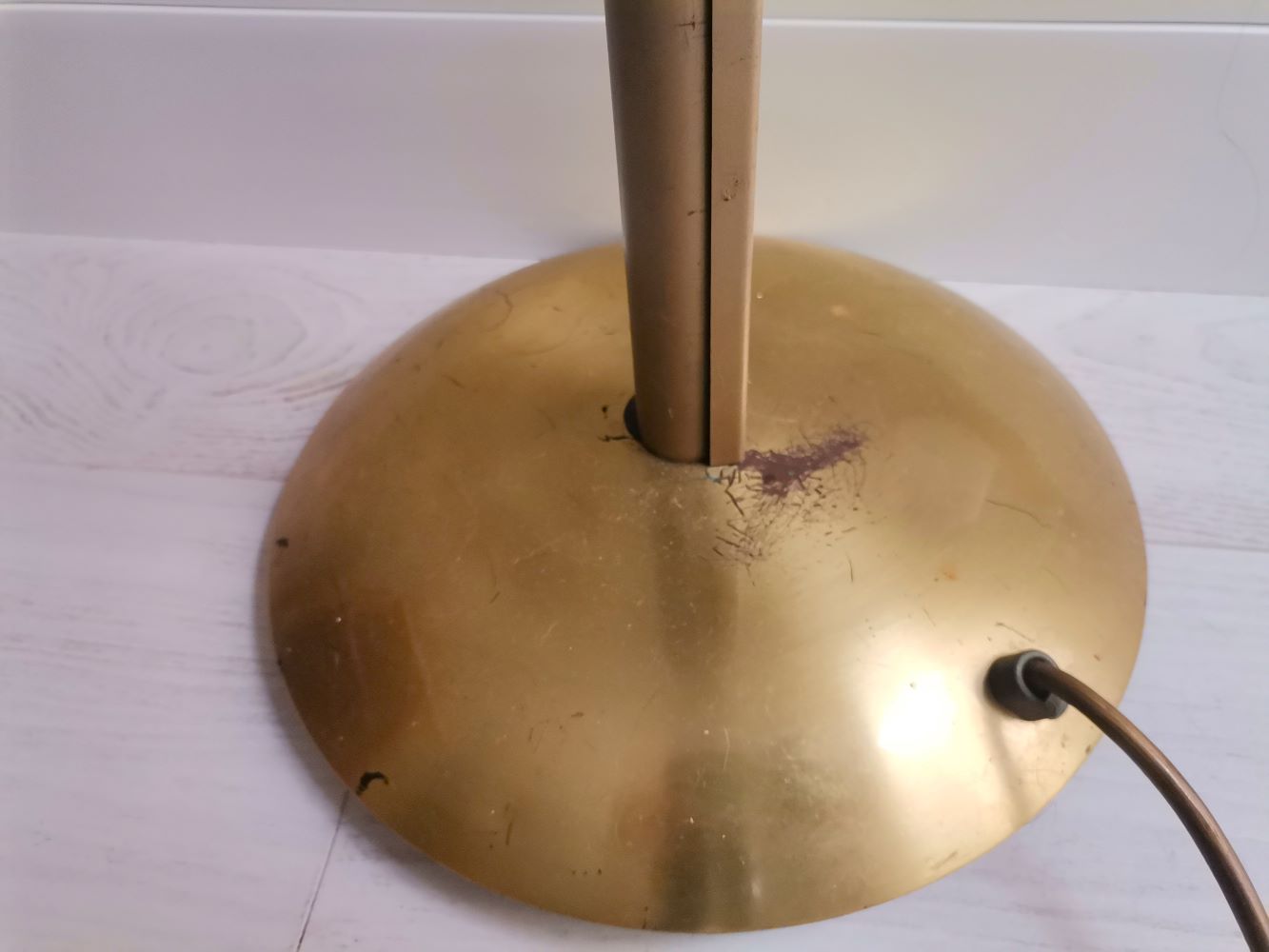 Modernist dimmable floor lamp