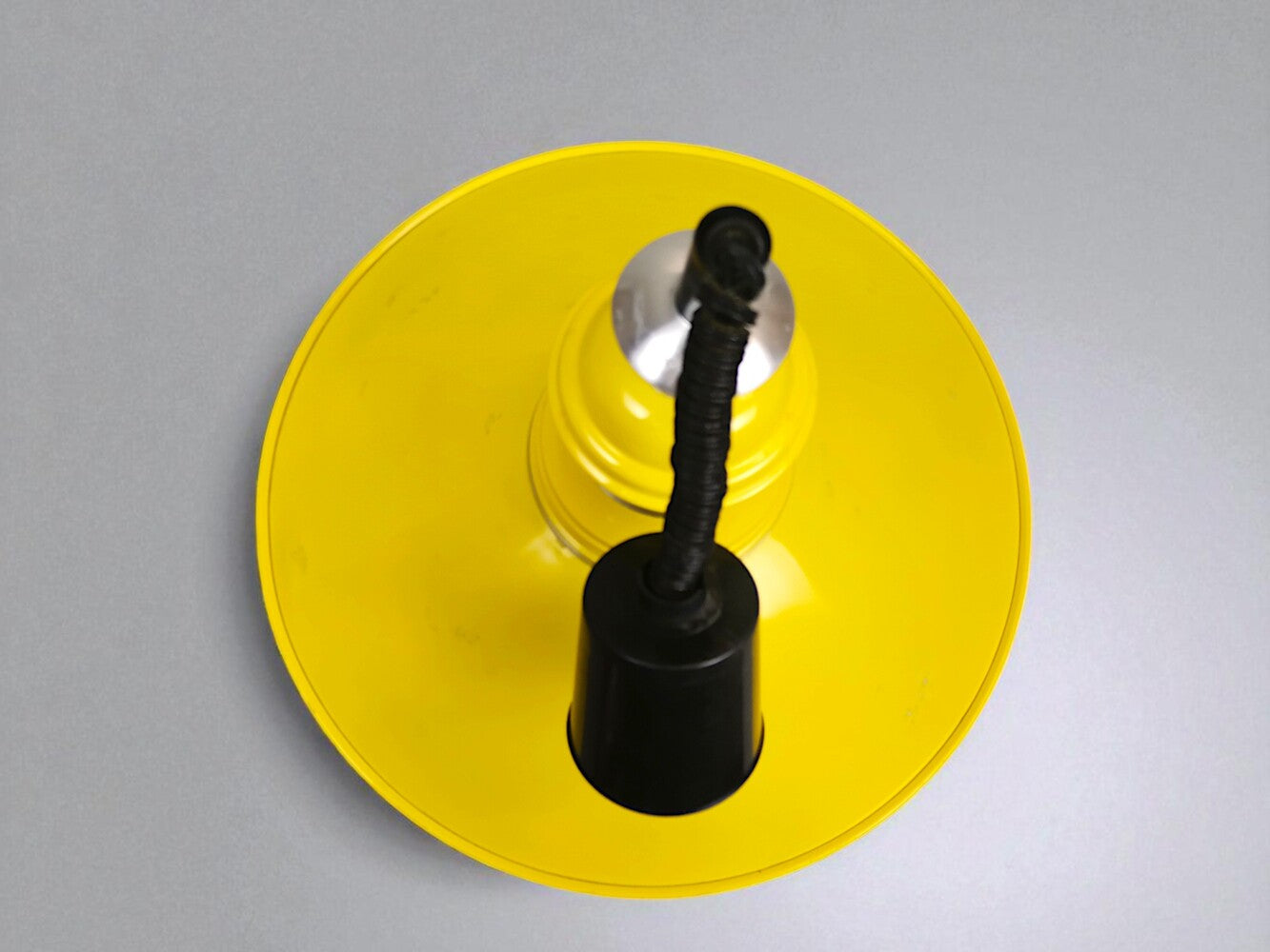 Retractable kitchen light