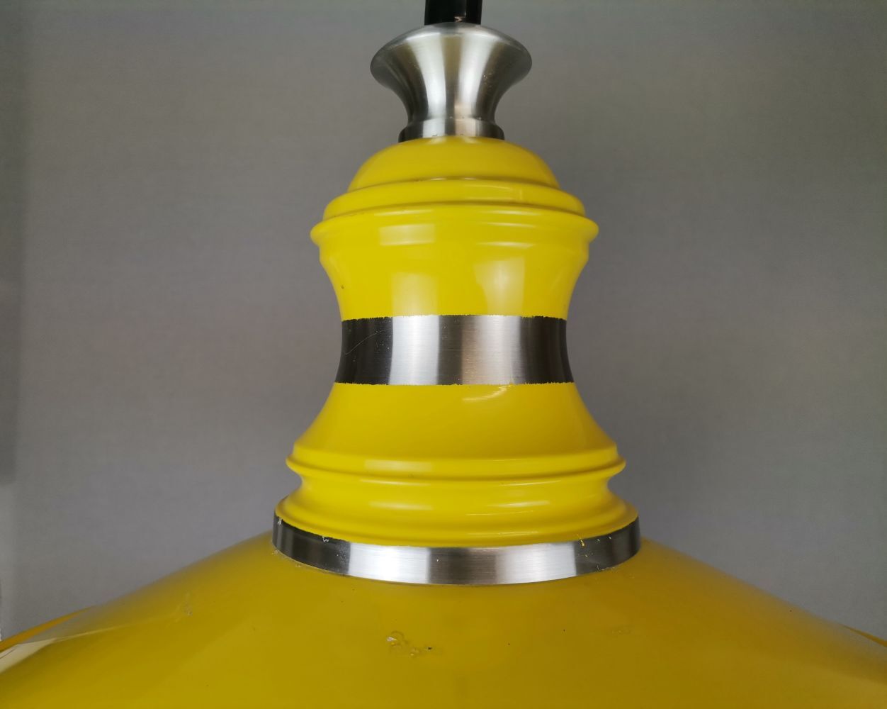 Retractable kitchen light