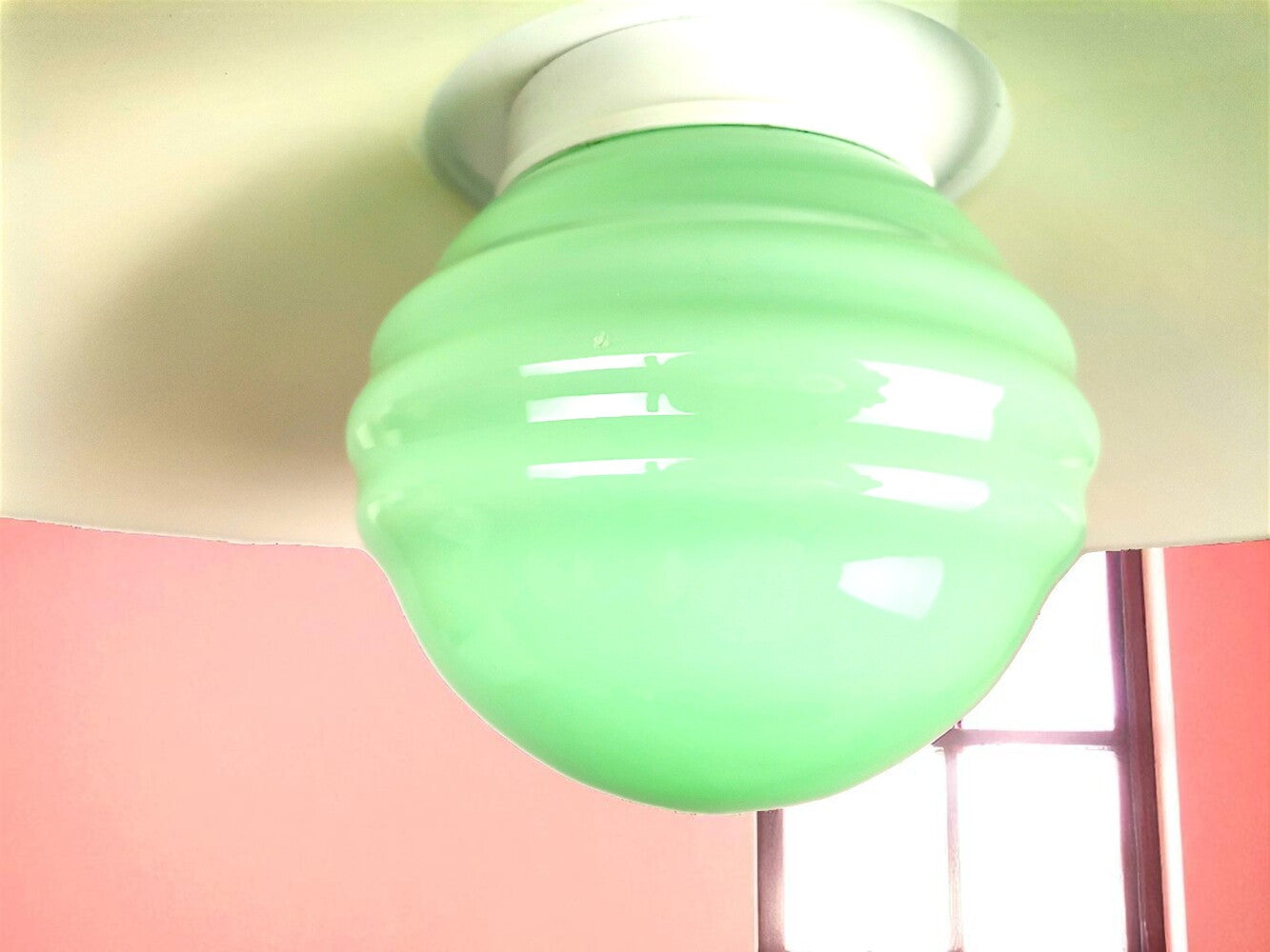 Retractable kitchen light