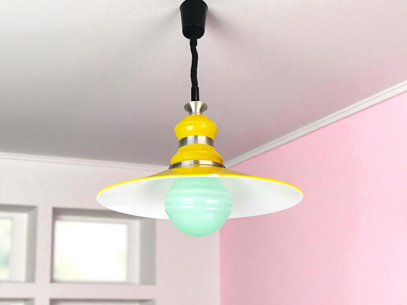 Retractable kitchen light