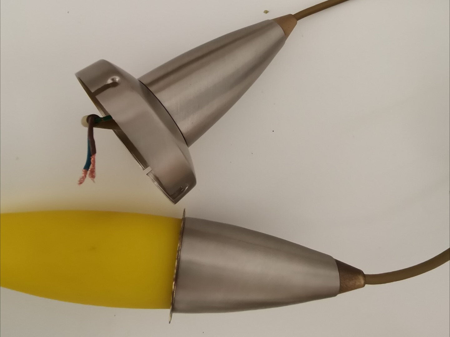 Yellow glass pendant lamp