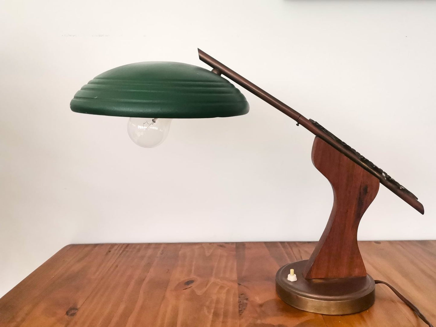 Green metal wood modernist Fase style wooden walnut table lamp