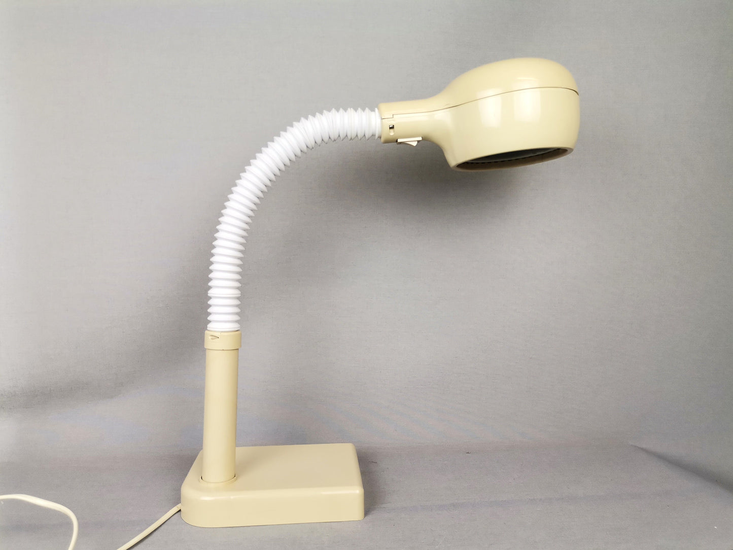 Gooseneck desk lamp