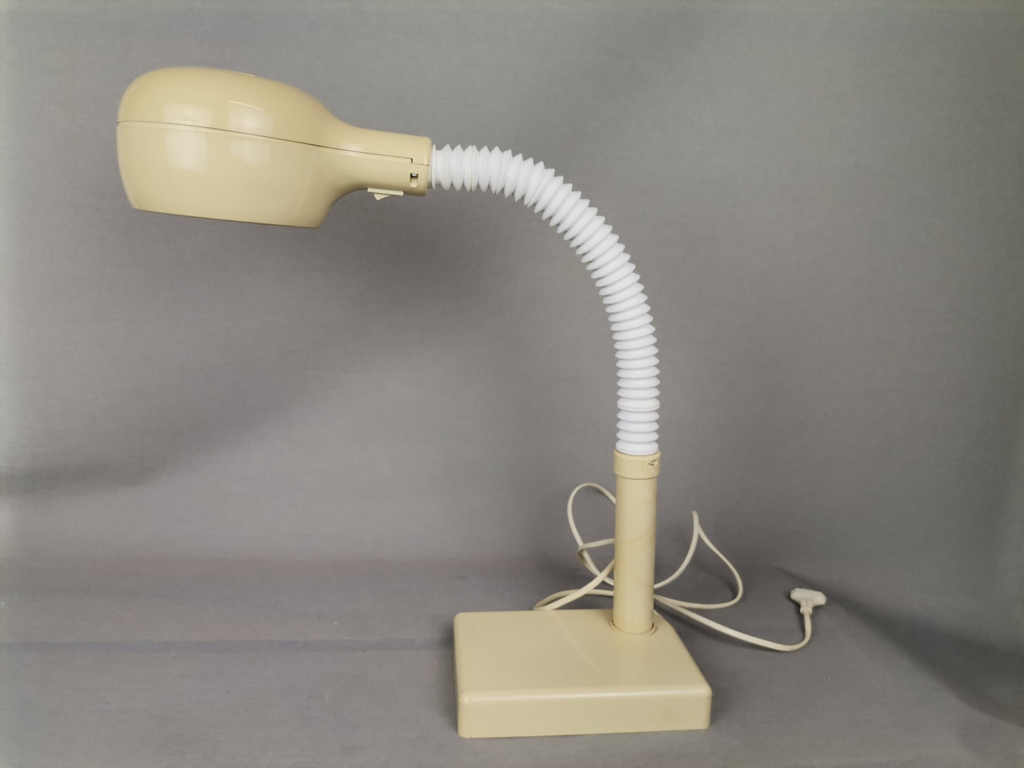 Gooseneck desk lamp