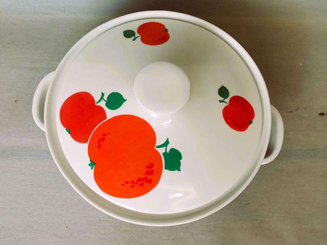 Red apple tureen with lid by Colditz