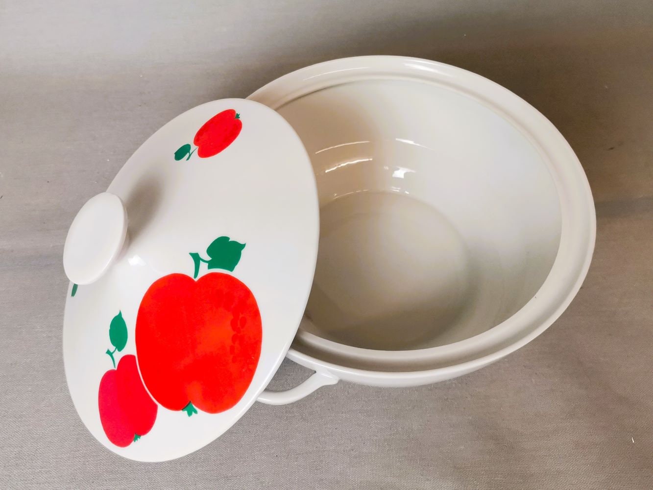 Red apple tureen with lid by Colditz