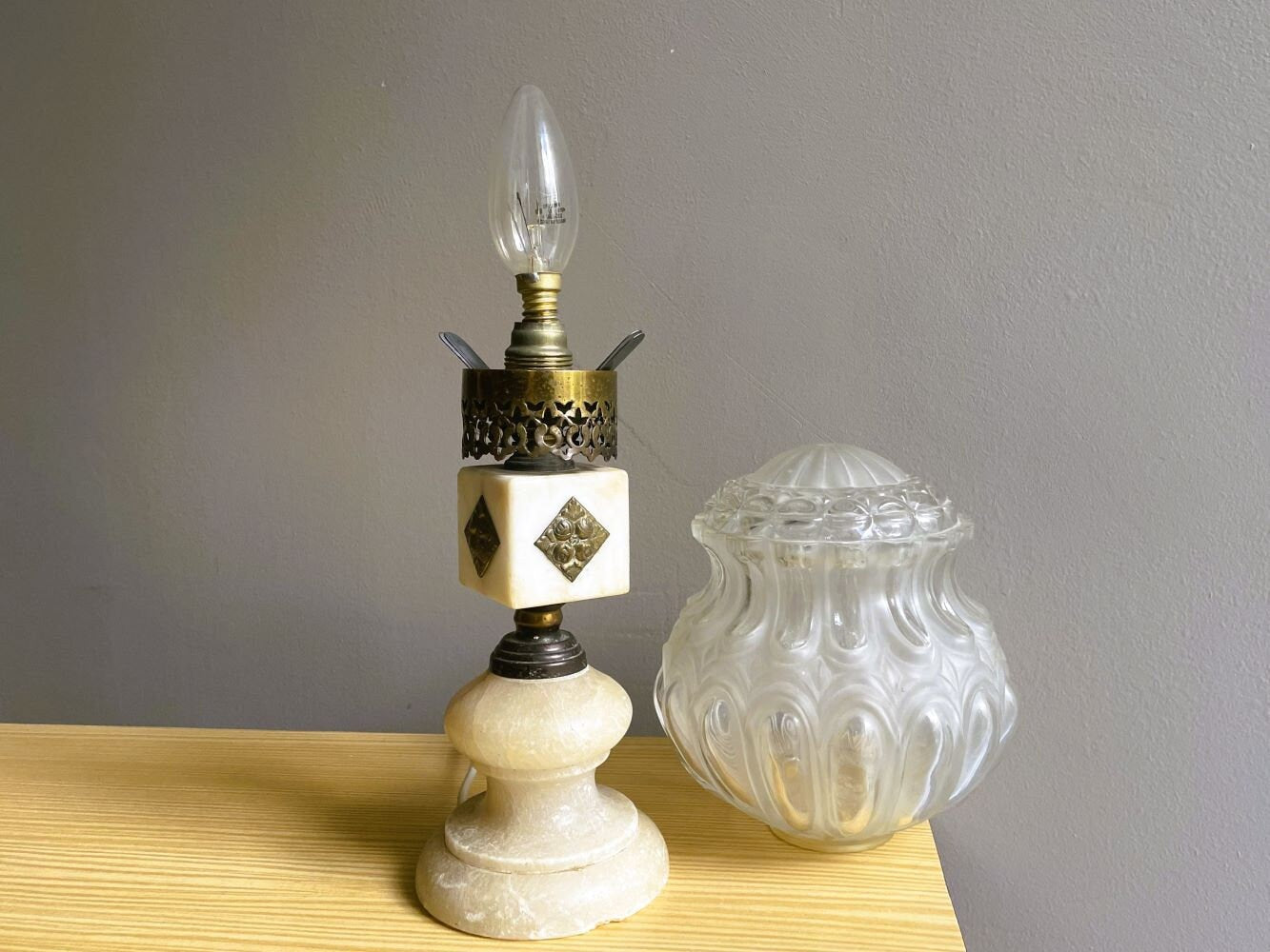 Marble alabaster table lamp