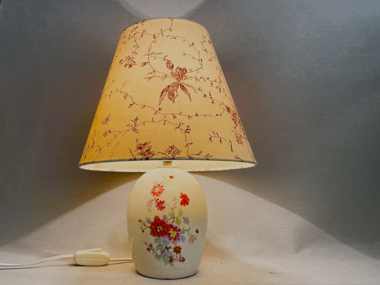 Farmhouse porcelain table lamp