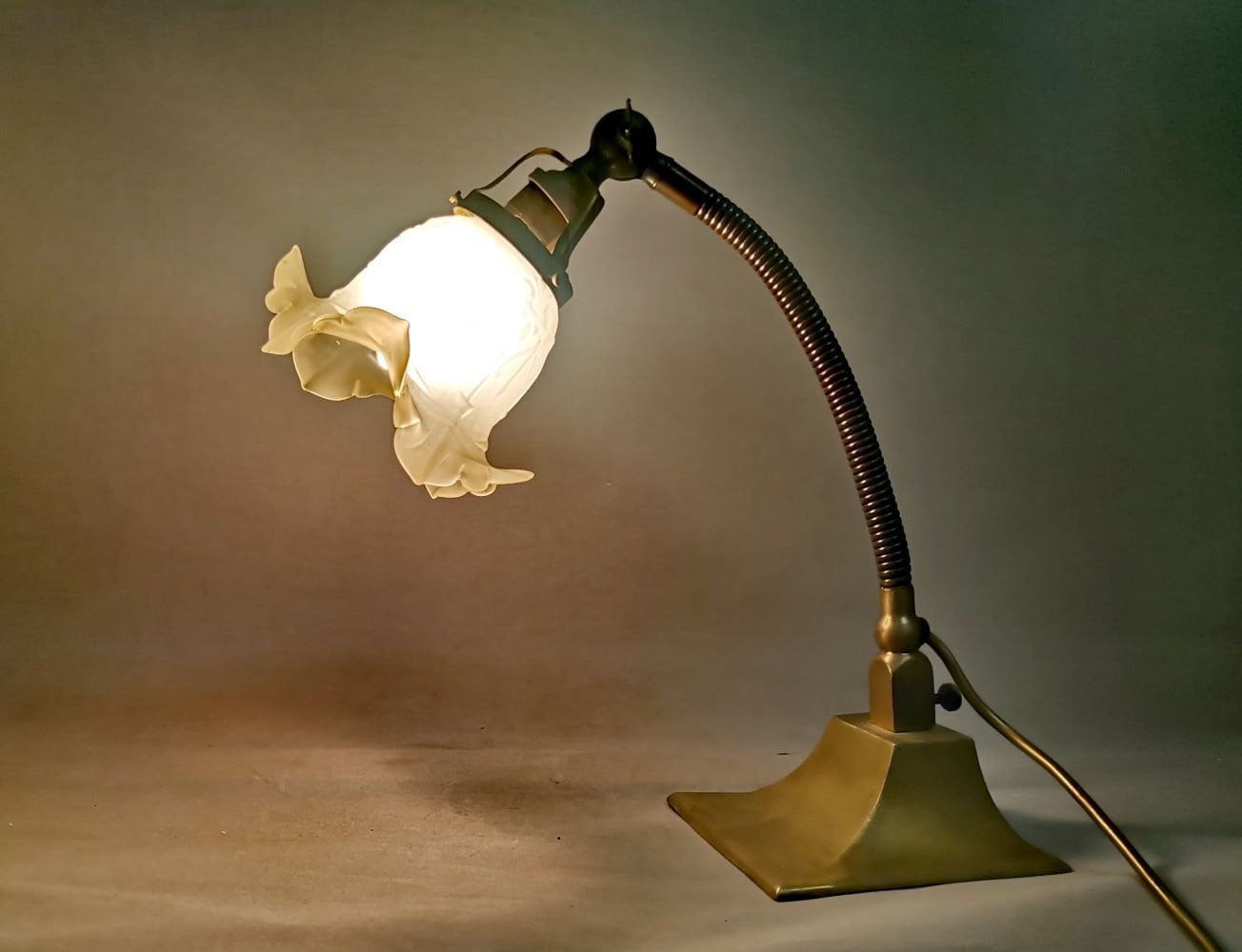 Brass table lamp by General Electric