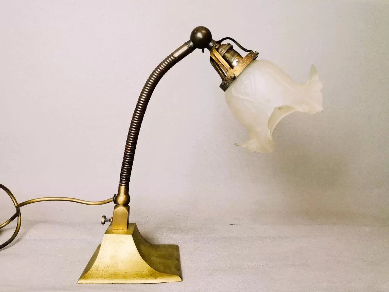 Brass table lamp adjustable with tulip glass lampshade General Electric