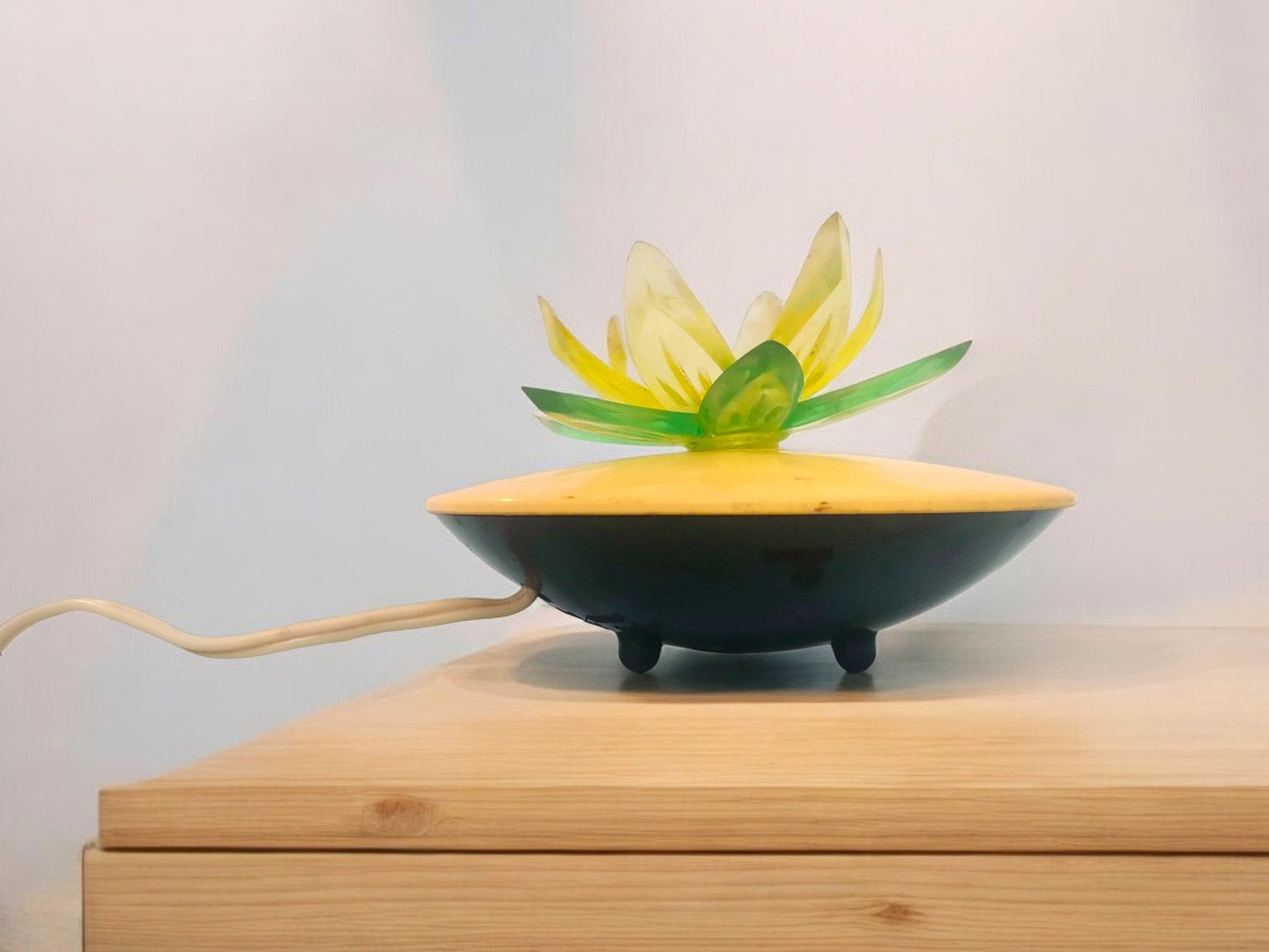 Green Water Lily or Lotus night light retro table lamp Eastern Europe