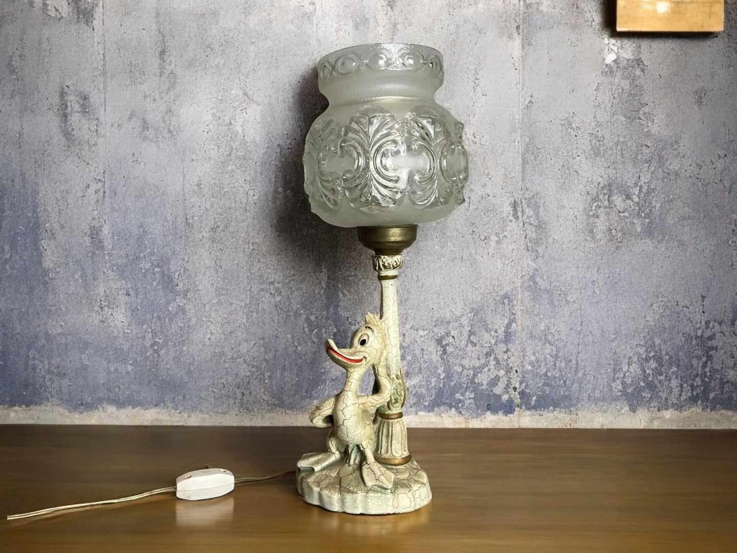 Ceramic Donald Duck nursery table lamp