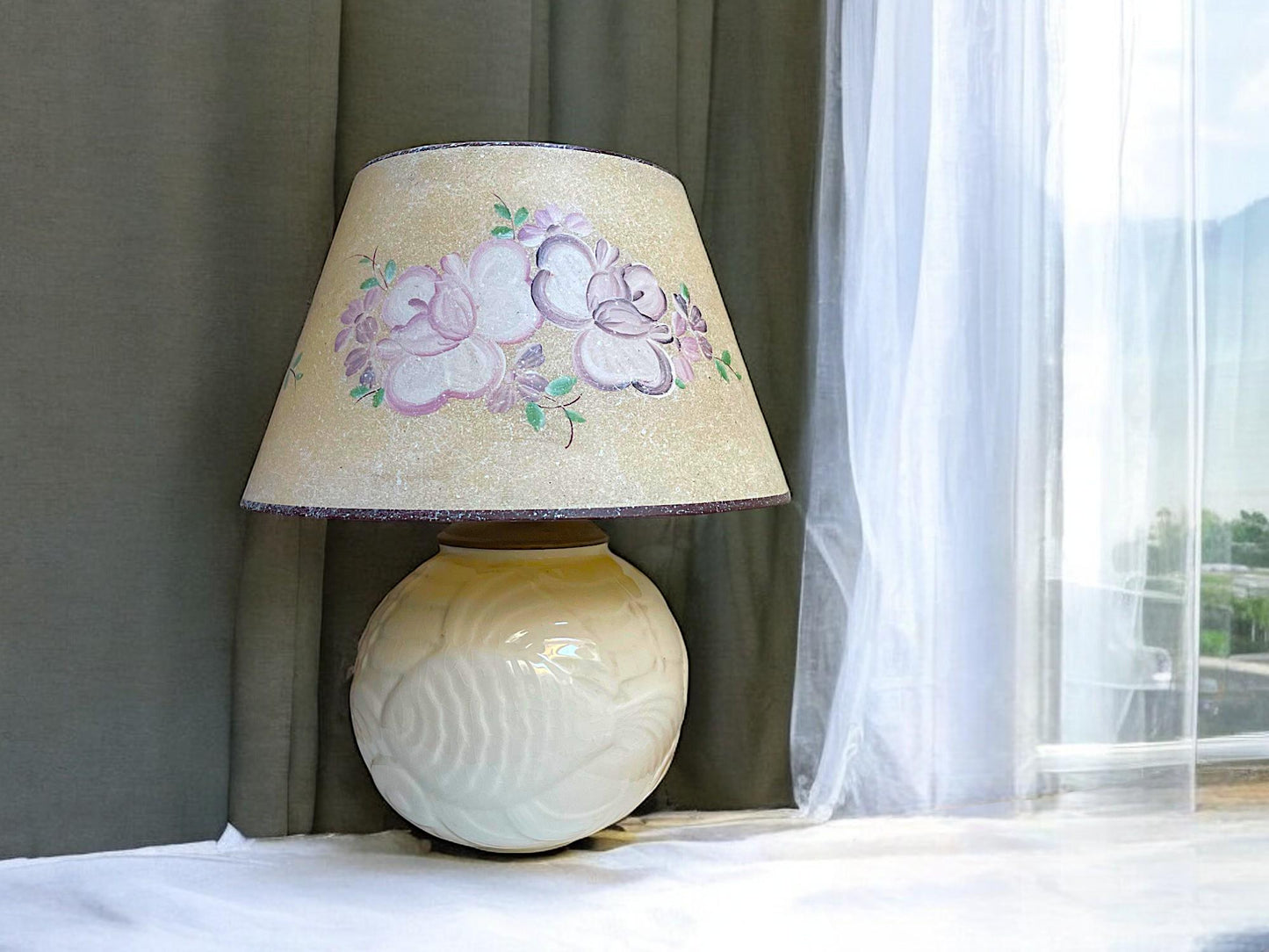 White ceramic table lamp