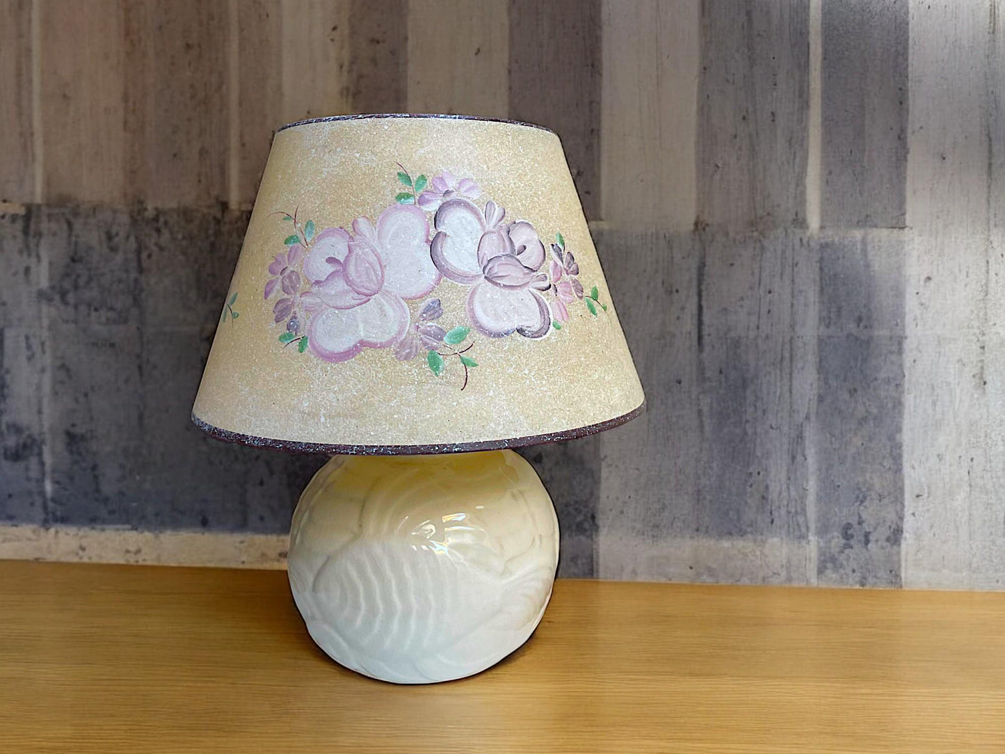 White ceramic table lamp