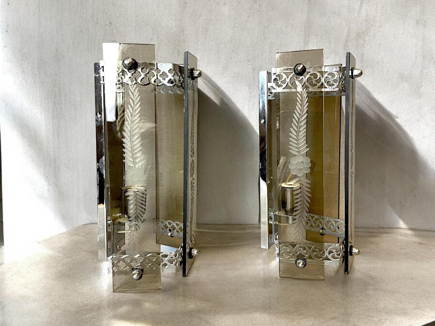 Pair wall sconces lights
