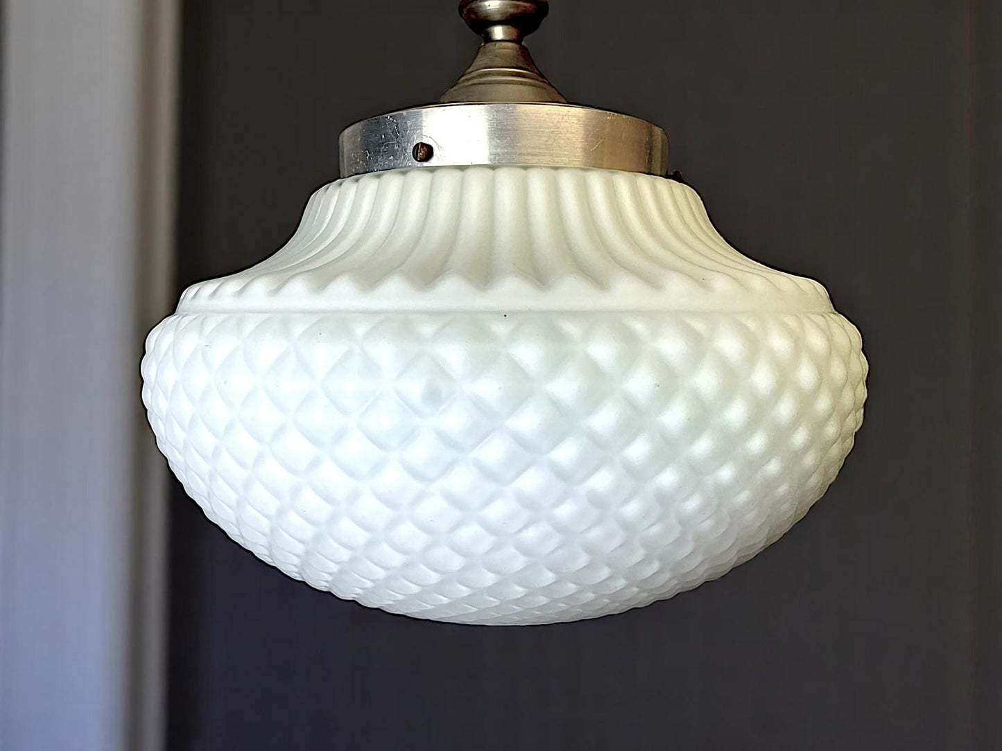 White glass hanging lamp