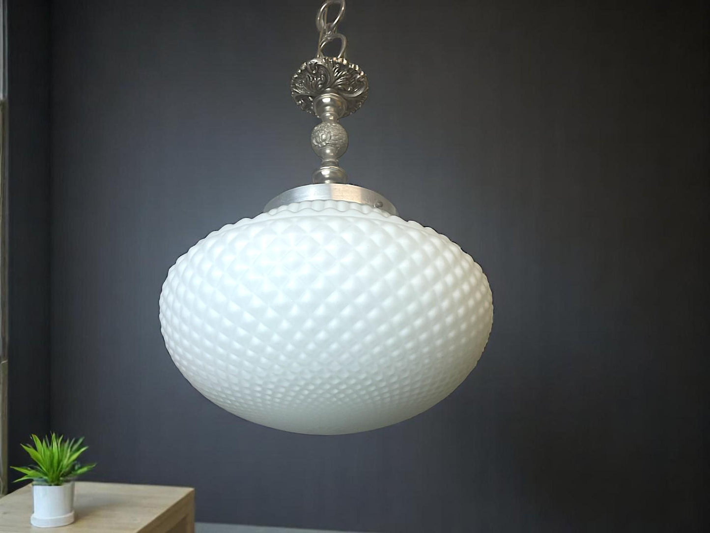 White glass hanging lamp