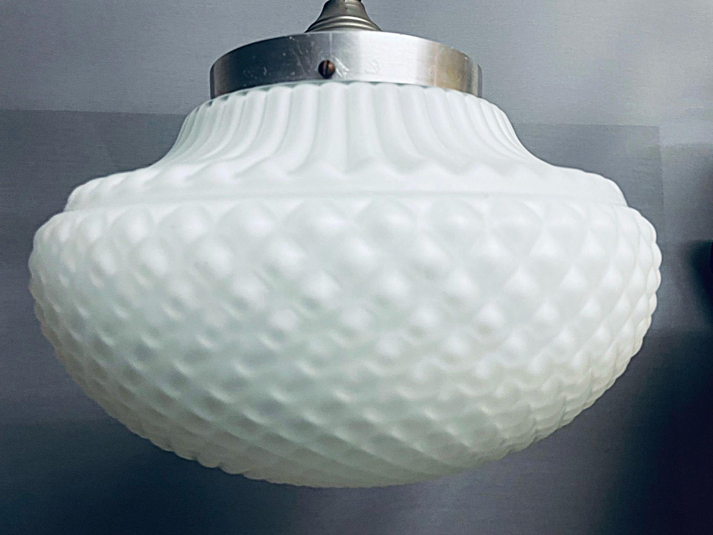 White glass hanging lamp
