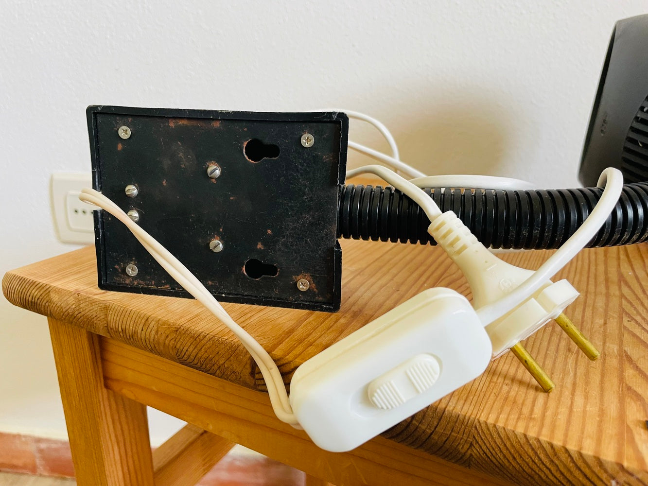 Futurist Plug in Wall Lamp