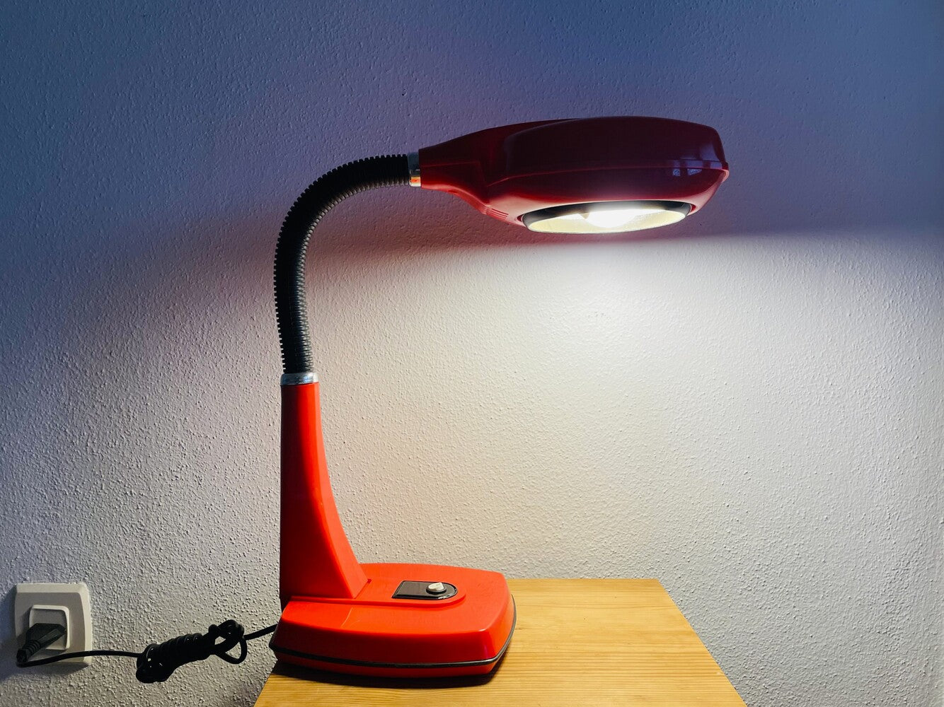 Retro Red Desk Lamp