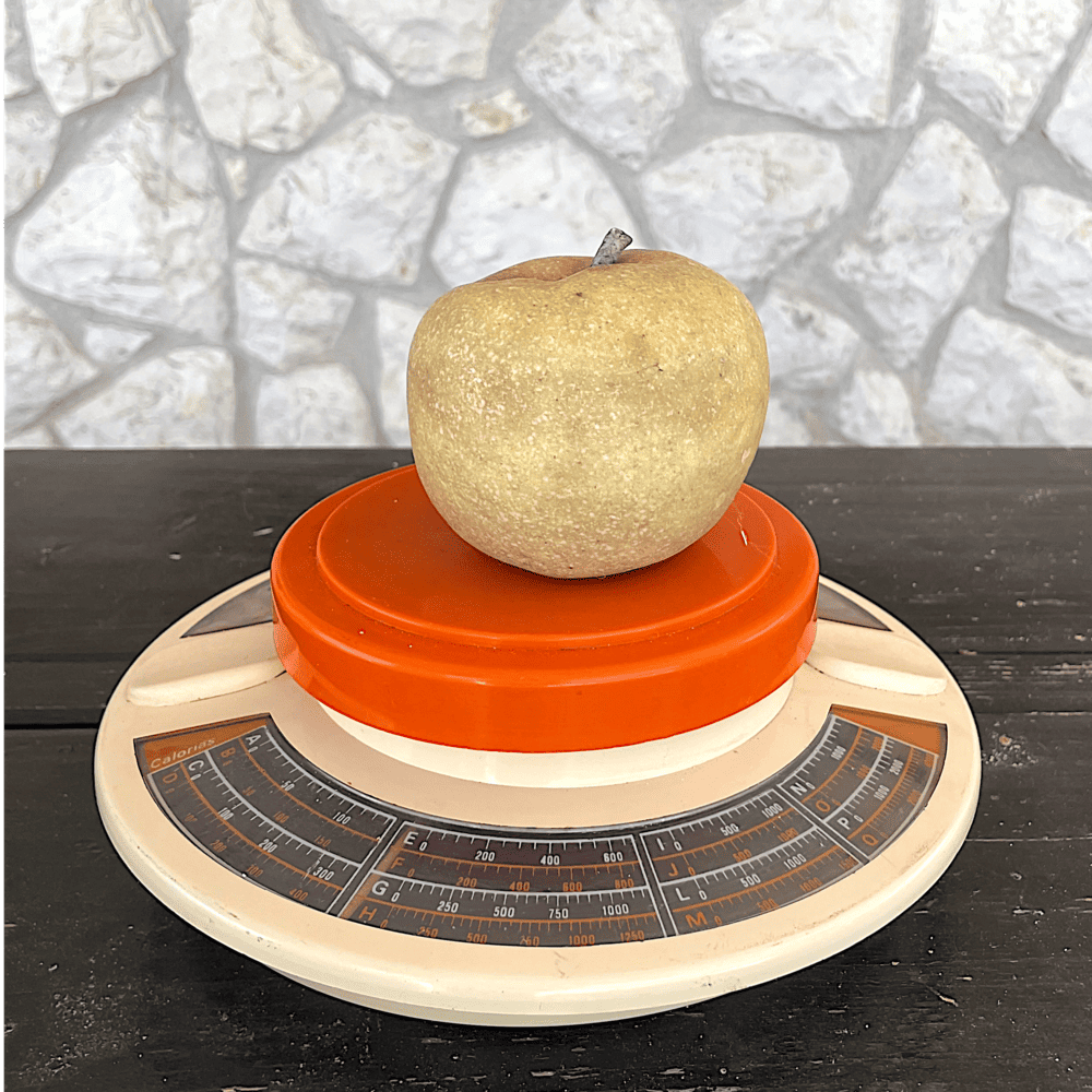 1970s Vipo mechanical kitchen scale