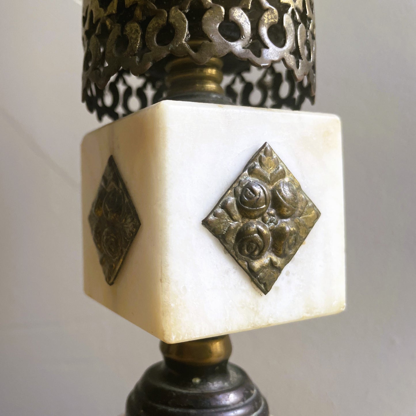Marble alabaster table lamp