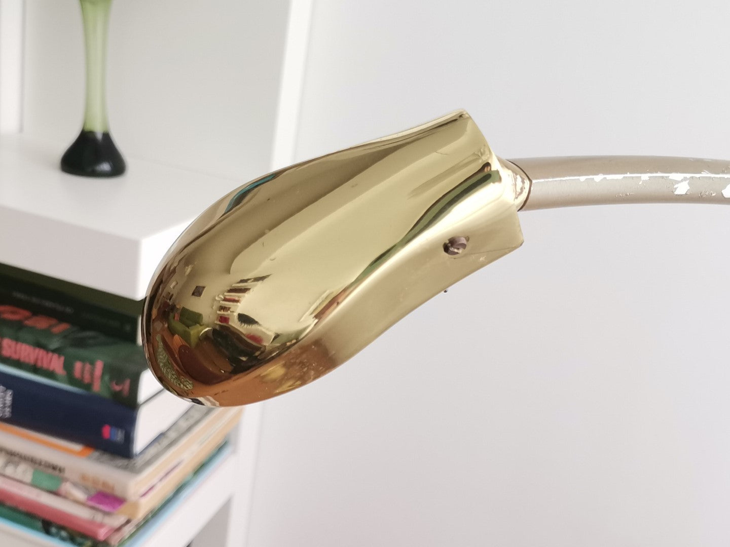 Modernist dimmable floor lamp
