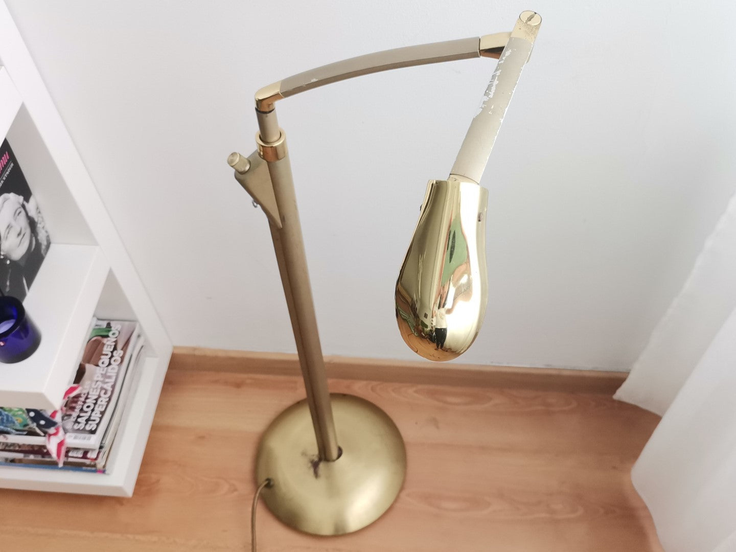 Modernist dimmable floor lamp