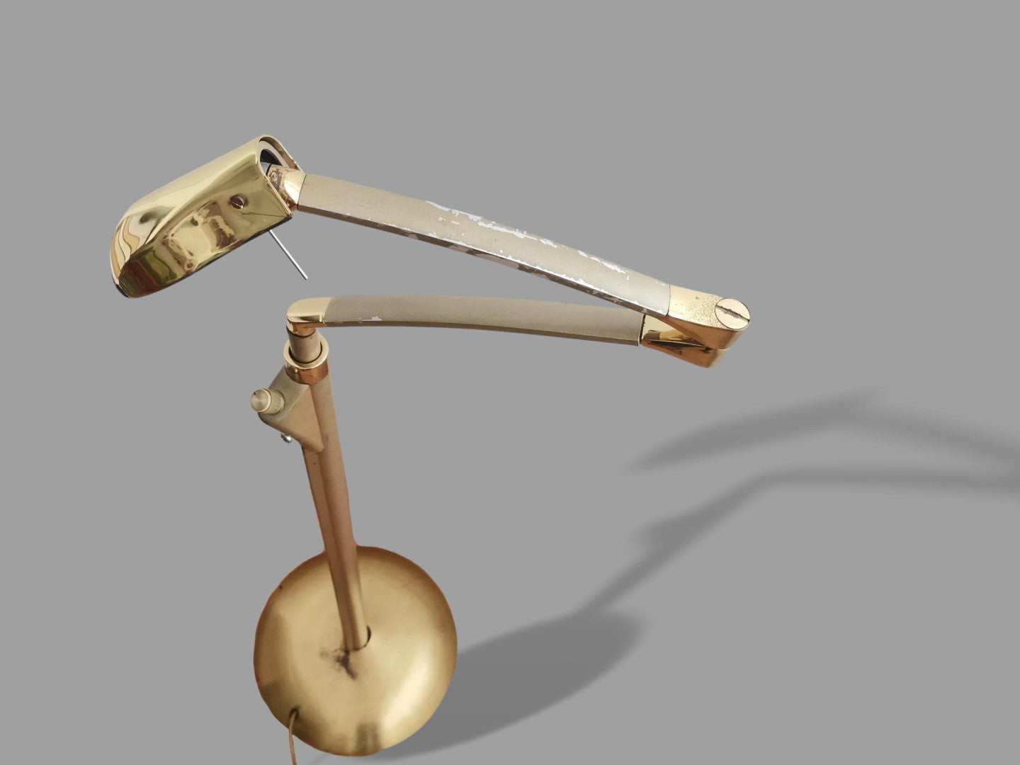Modernist dimmable floor lamp
