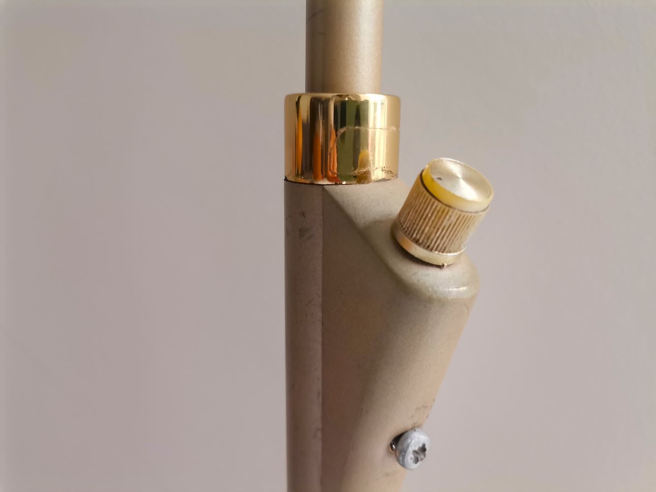 Modernist dimmable floor lamp