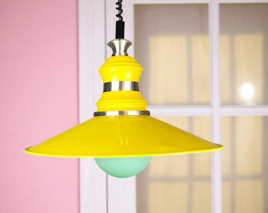 Retractable kitchen light