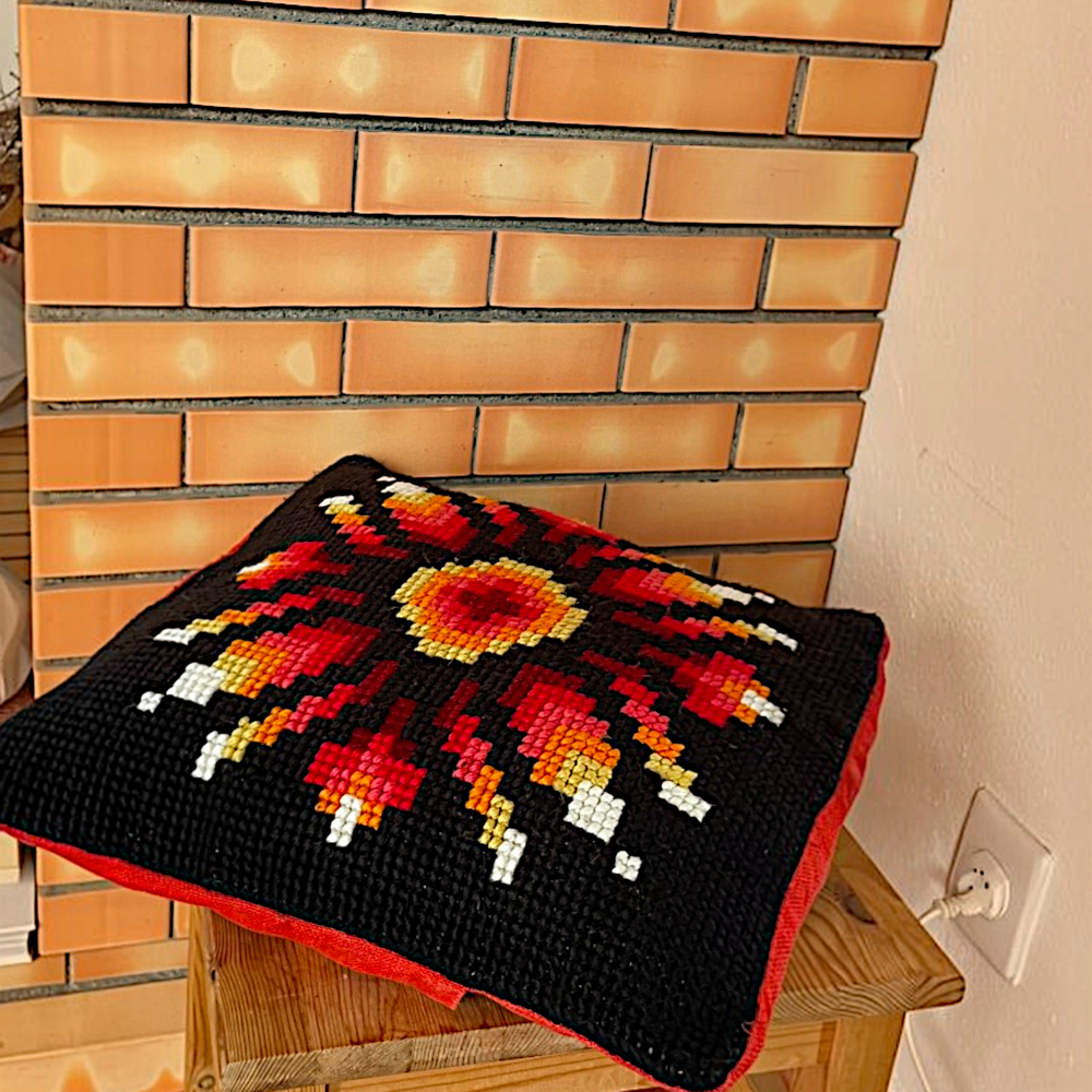 Hand Woven Arraiolos Tapestry Cushion (Copy)