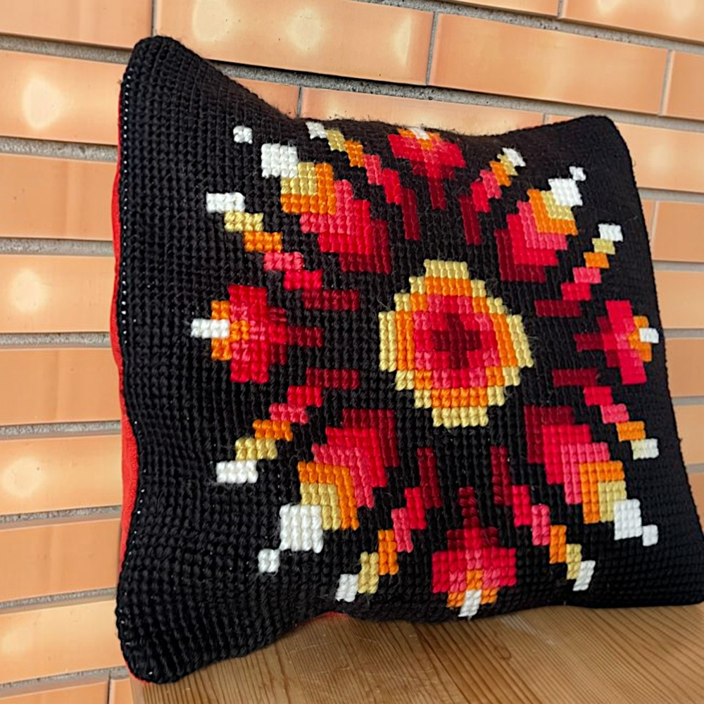 Hand Woven Arraiolos Tapestry Cushion (Copy)