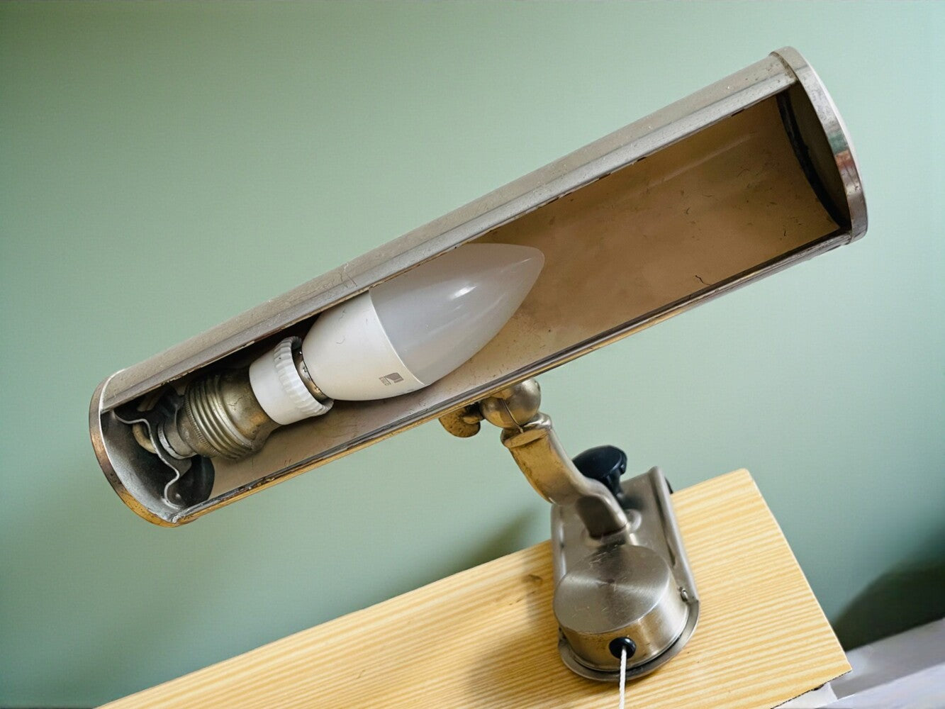 Picture light with clamp
