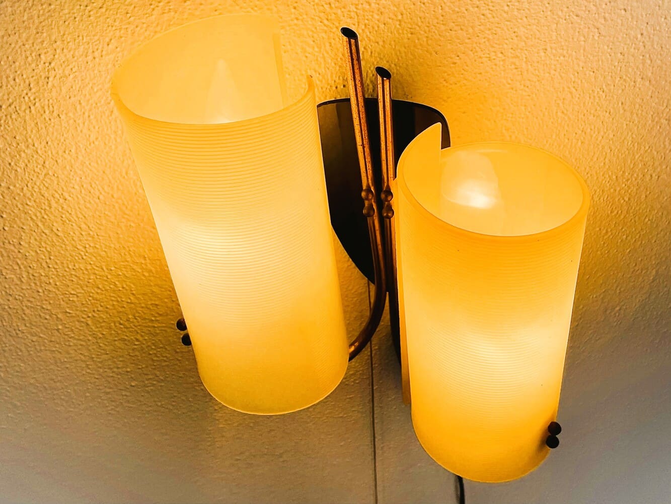 Double Wall Sconce with Pulling Cord