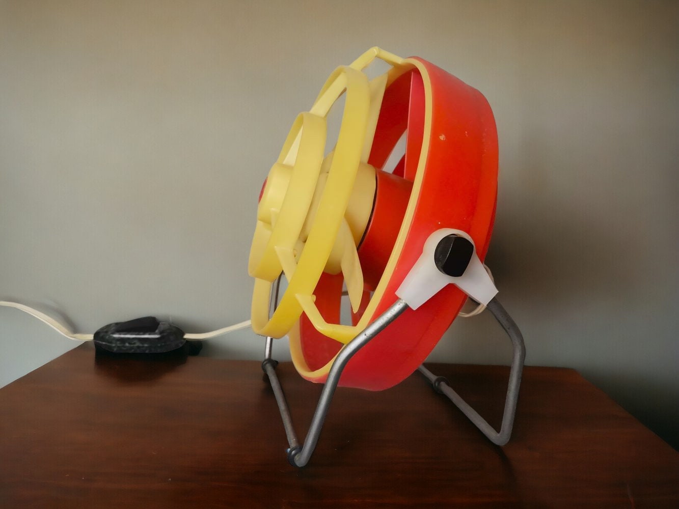 Vintage USSR electric table fan rotating portable retro air ventilator bar shop decor