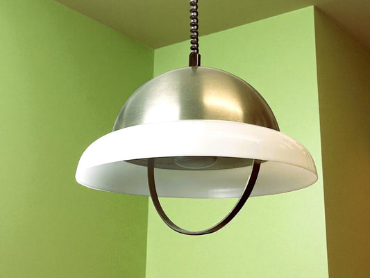 Retractable kitchen pendant light