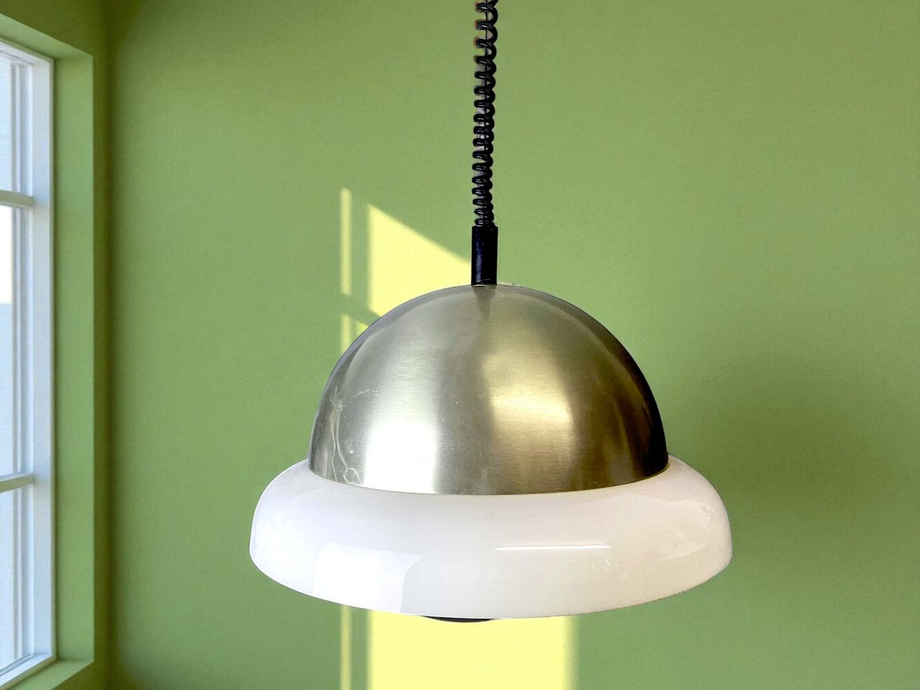 Retractable kitchen pendant light