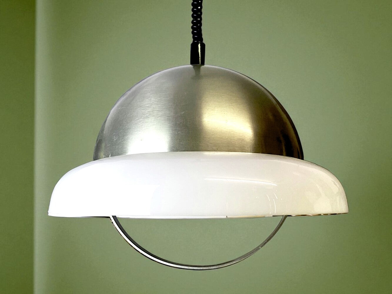 Retractable kitchen pendant light