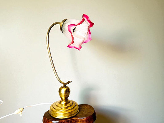 Tulip shade table lamp