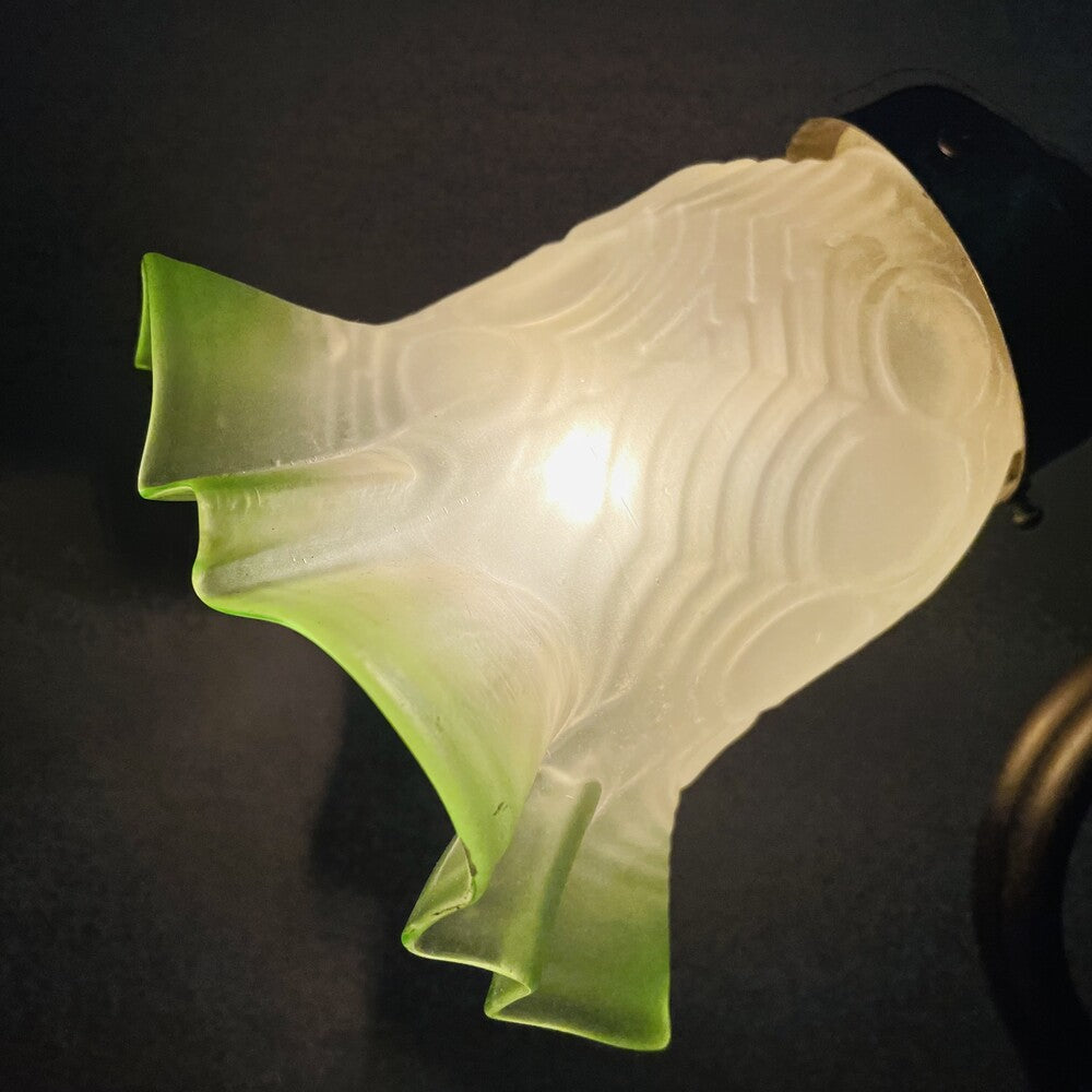 Flared glass tulip table lamp