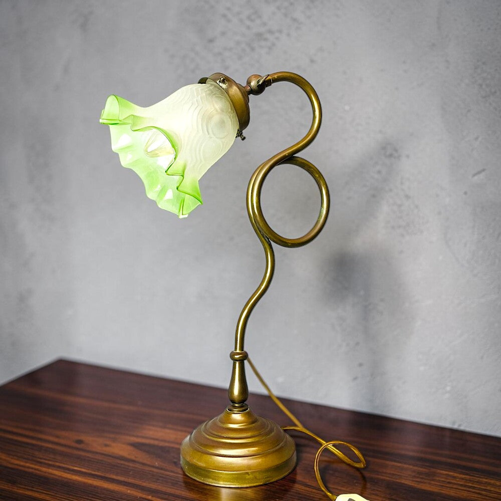 Flared glass tulip table lamp