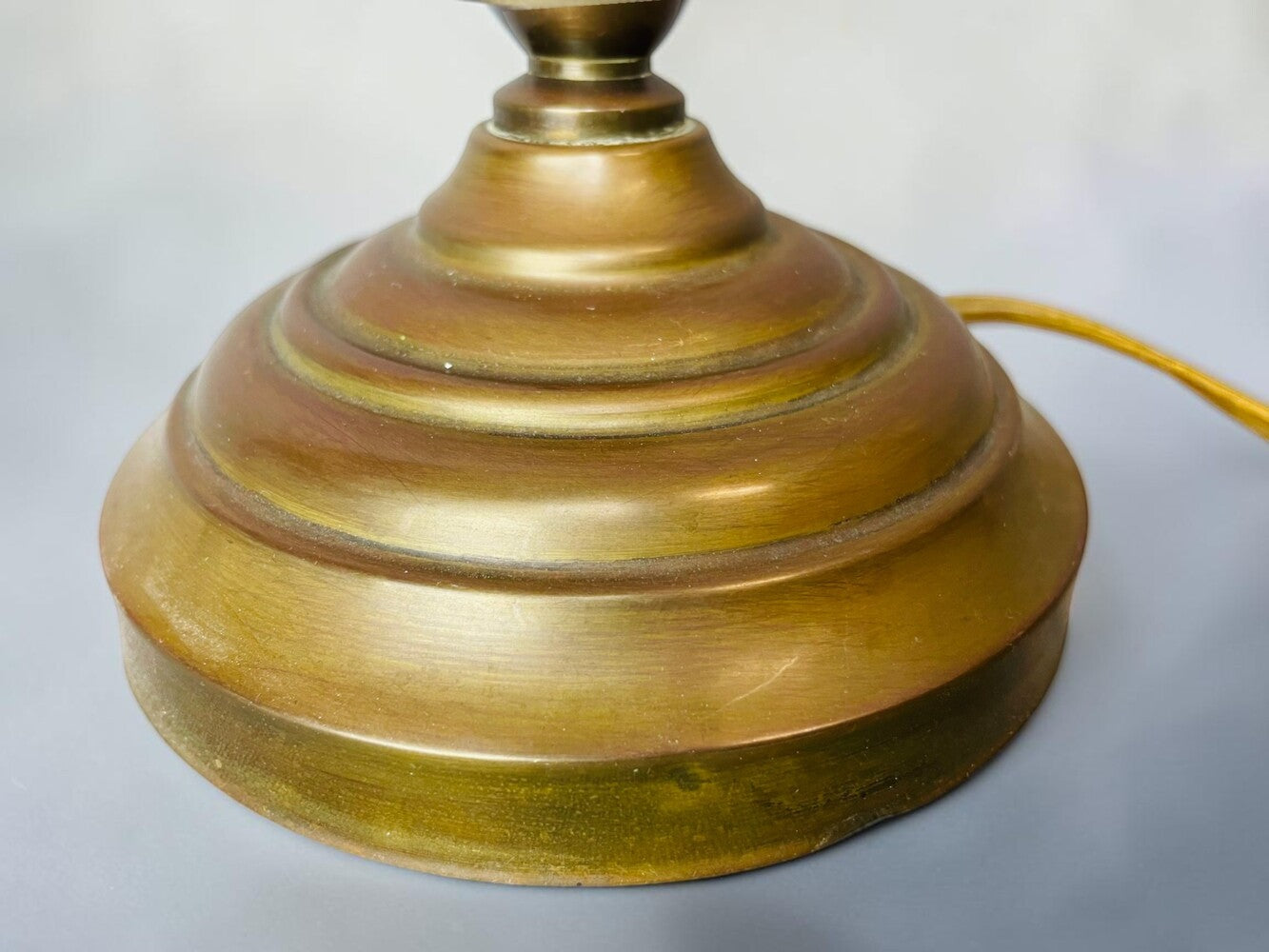 Flared glass tulip table lamp