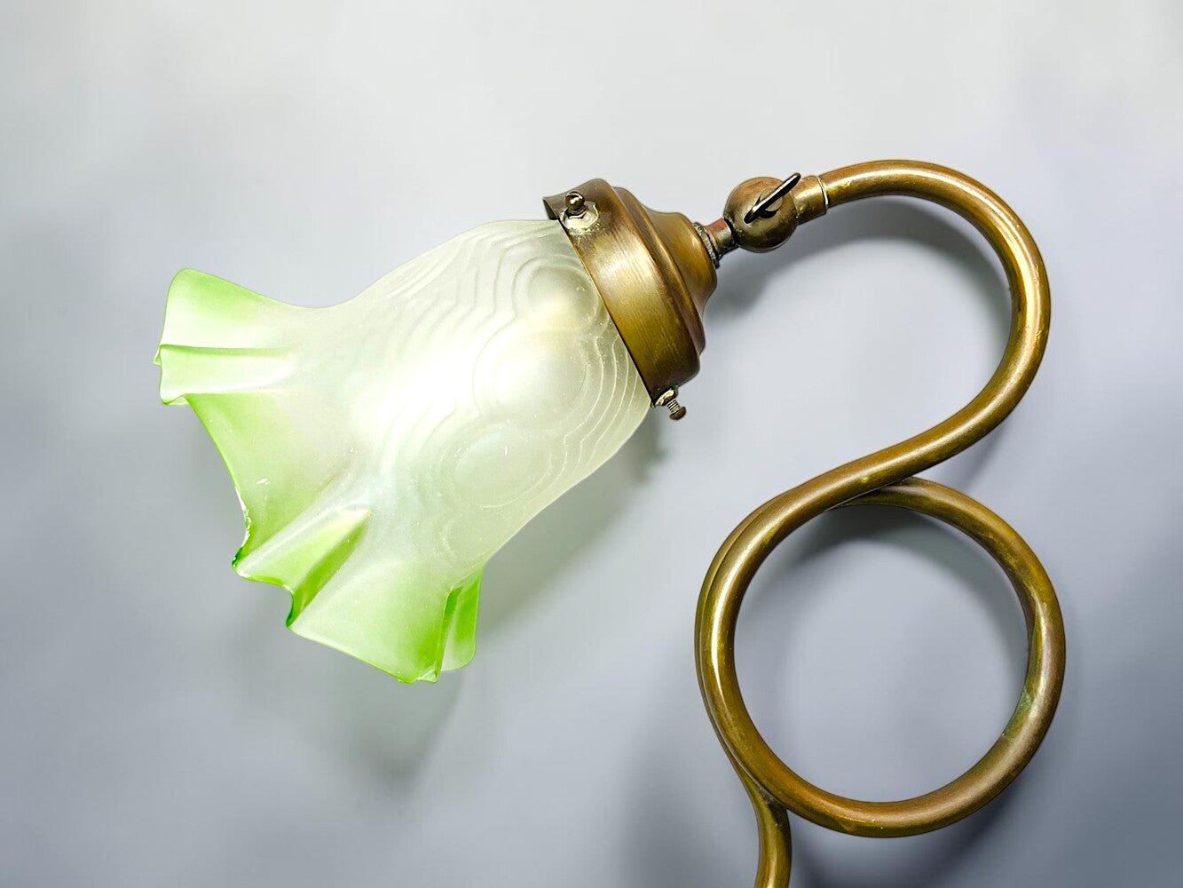 Flared glass tulip table lamp
