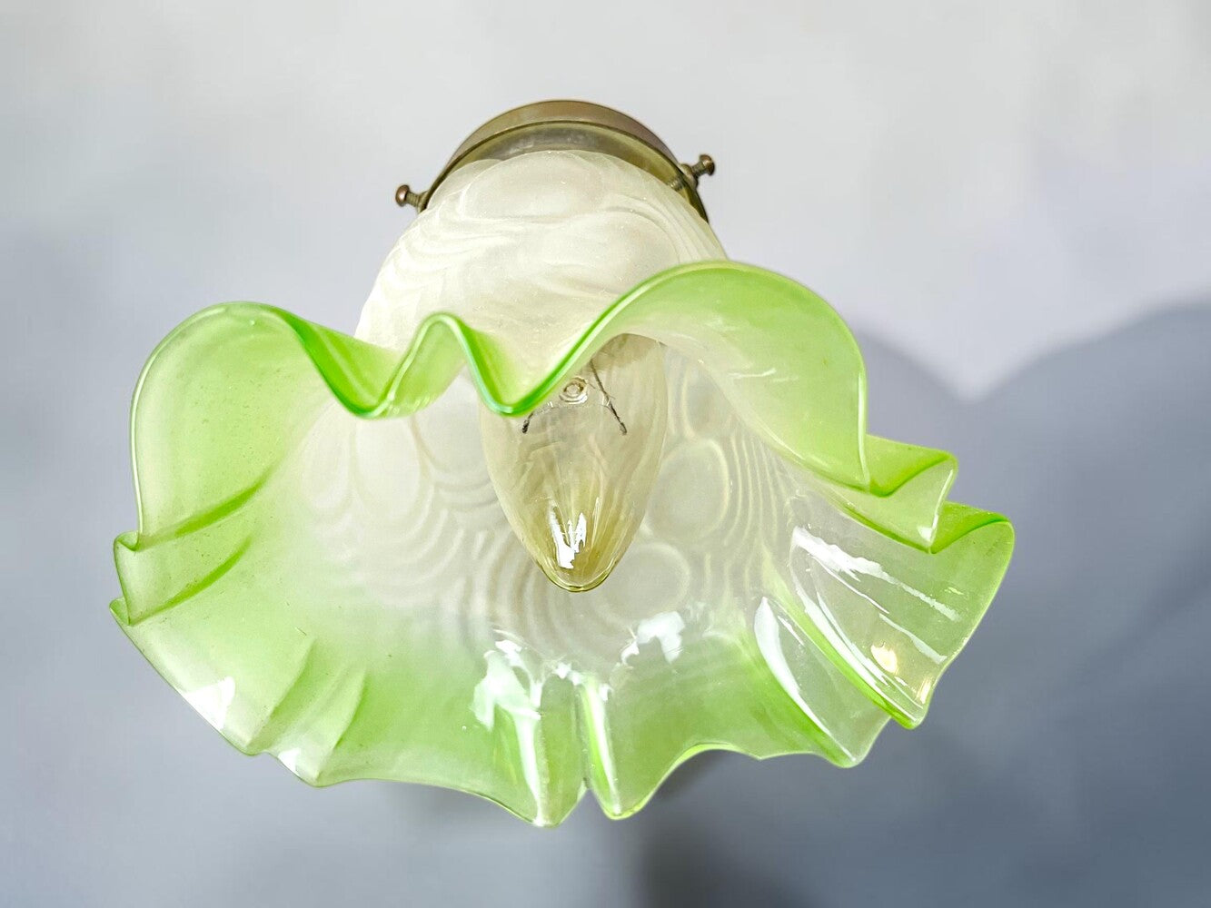 Flared glass tulip table lamp