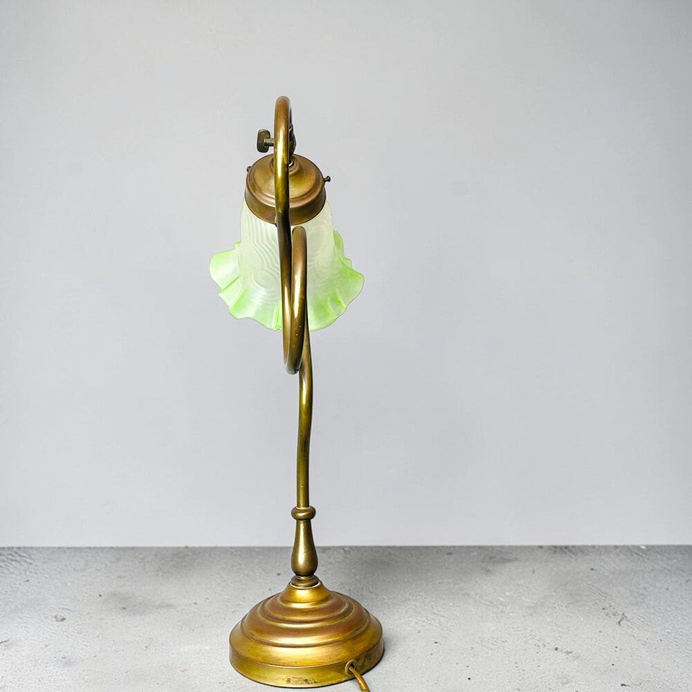 Flared glass tulip table lamp