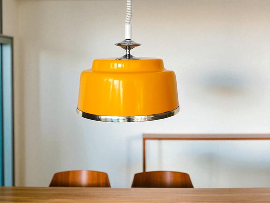 Yellow retractable lamp